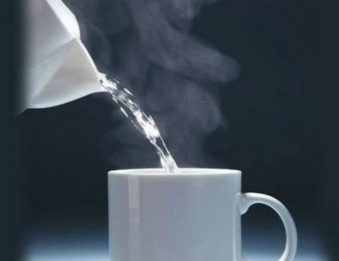 Khasiat Minum Air Hangat Pagi Hari